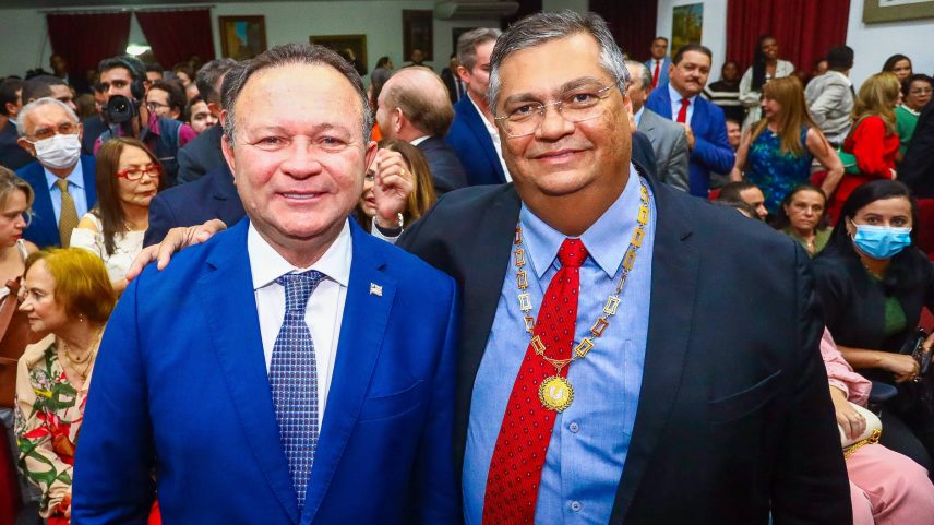 Governador Carlos Brandão (PSB) participa da posse de Flávio Dino na Academia Maranhense de Letras em dezembro de 2022 (Foto: Gilson Teixeira/Divulgação Governo do Maranhão)