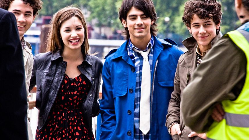Demi e os Jonas Brothers na época das gravações. (Imagem: Creative Commons)
