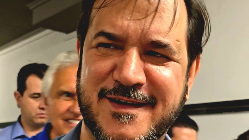 O presidente do União Brasil, Antonio Rueda, acompanha em Goiânia o 1º turno das eleições municipais, em 2024 (Foto: Ranier Bragon - 6.out.24/Folhapress)