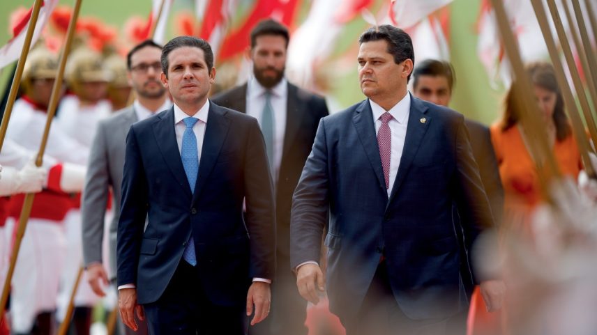 TENSÃO - Motta e Alcolumbre: pressão por reação imediata às investidas do Executivo e do Judiciário (Foto: Pedro Ladeira/Folhapress)