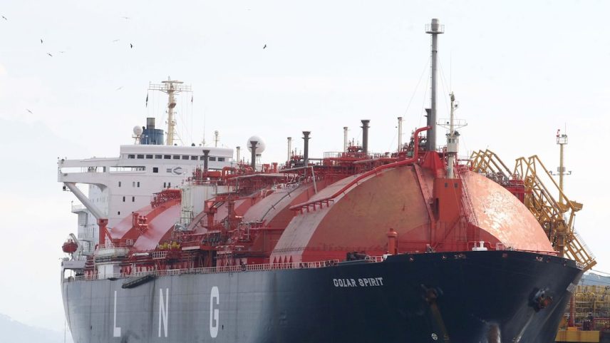 A Petrobras vai licitar a compra de oito embarcações para transportar gás e amônia (Foto: Wilton Junior/Estadão)
