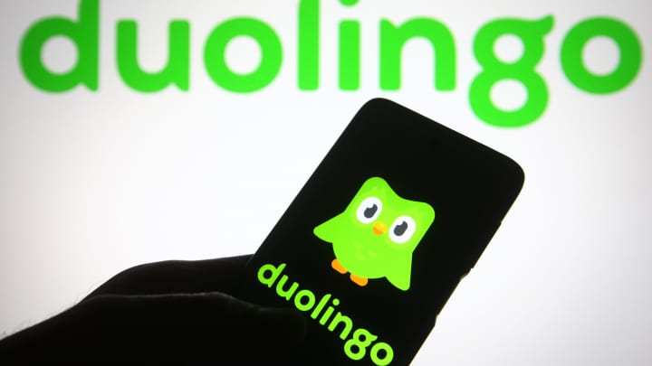 O logotipo do Duolingo é visto em um smartphone. (Foto: Pavlo Gonchar | LightRocket | Getty Images)