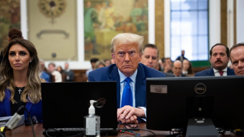 Trump é julgado por fraude civil em Nova York. Um julgamento civil testou as alegações de riqueza de Trump e um juiz as considerou fraudulentas. O presidente entrou com recurso (Foto: Maansi Srivastava/The New York Times)