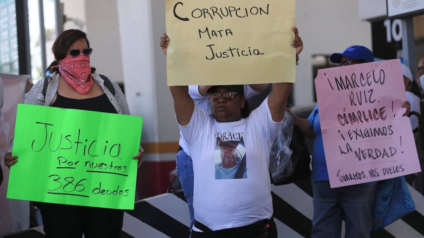 Protesto do coletivo 'Justicia para Nuestros Deudos' em Ciudad Juárez (México), no dia 27 de julho de 2025. (Foto: Luis Torres/EFE)