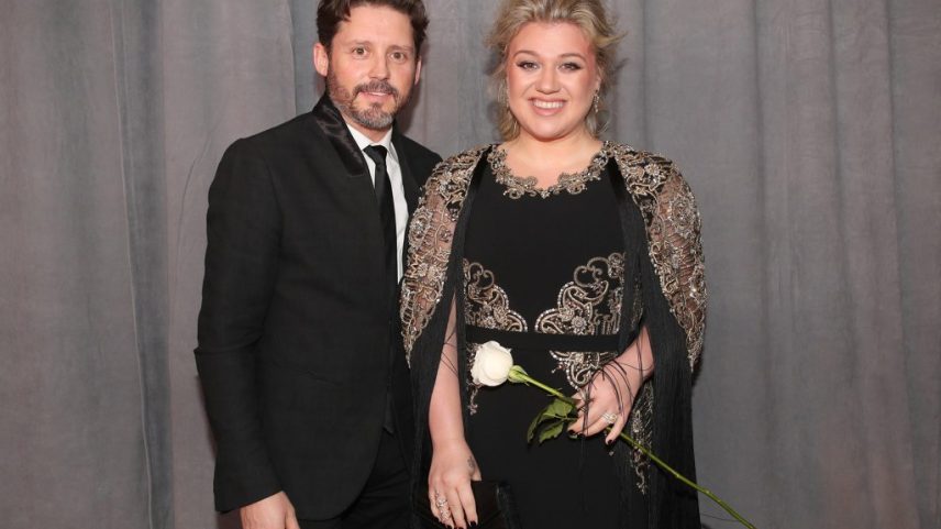 A morte do ex-marido de Kelly Clarkson, Brandon Blackstock, foi confirmada. Ele faleceu aos 48 anos após lutar contra o câncer. (Foto: Reprodução)