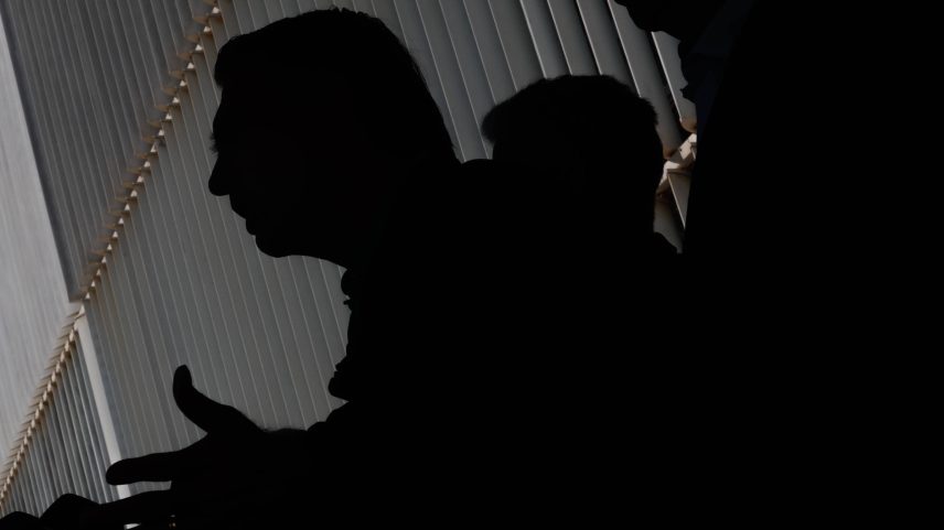 O ex-presidente Jair Bolsonaro em coletiva de imprensa em frente ao Senado Federal (Foto: Gabriela Biló/Folhapress)
