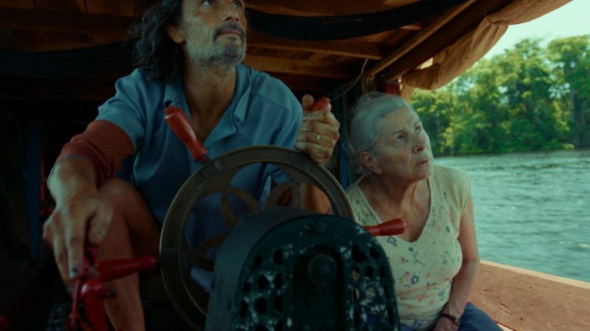 Rodrigo Santoro e Denise Weinberg em 'O último azul', de Gabriel Mascaro (Foto: Divulgação / Guillermo Garza)