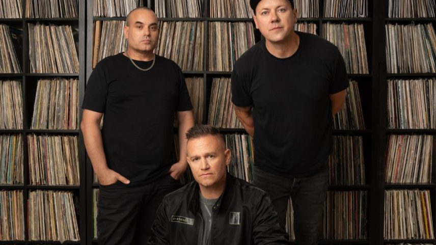 Hilltop Hoods, veteranos do hip-hop australiano, conquistam seu sétimo No. 1 na parada de álbuns da ARIA com a estreia de Fall From the Light no topo da lista. (Foto: Reprodução)