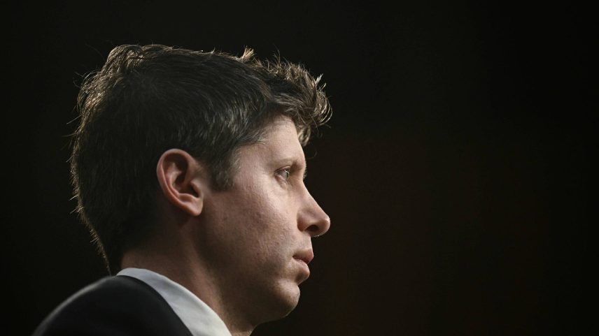 Sam Altman, CEO da OpenAI, em audiência no Senado americano (Foto: Brendan Smialowski - 8.mai.2025/AFP)