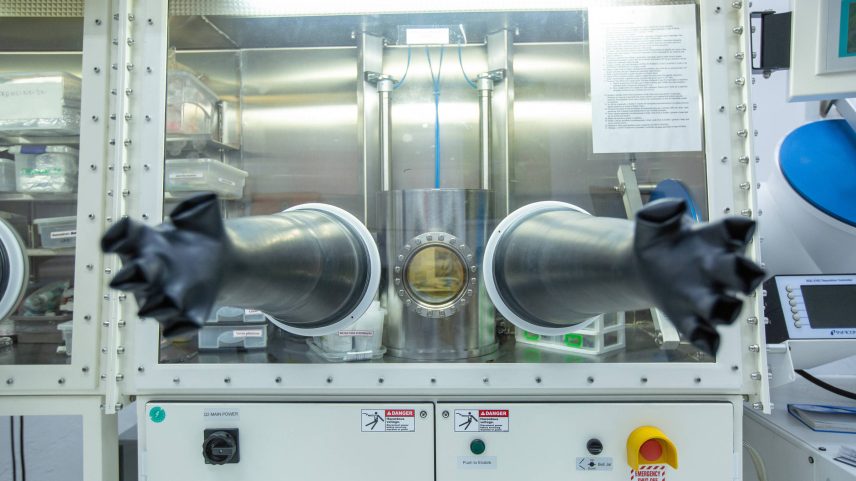 Laboratório do Instituto de Química da Unicamp, uma das universidades que se destacou no resultado da primeira fase do programa Conhecimento Brasil (Foto: Zé Carlos Barretta - 6.nov.2024/Folhapress)
