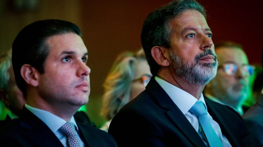 Hugo Motta e Arthur Lira durante evento em SP em 21 de outubro de 2024 (Foto: ALOISIO MAURICIO/FOTOARENA/FOTOARENA/ESTADÃO CONTEÚDO)
