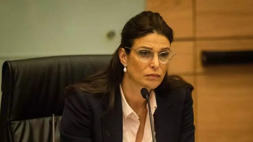 A parlamentar Efrat Rayten discursa na Knesset, o Parlamento israelense, em Jerusalém (Foto: Efrat Rayten/Reprodução)