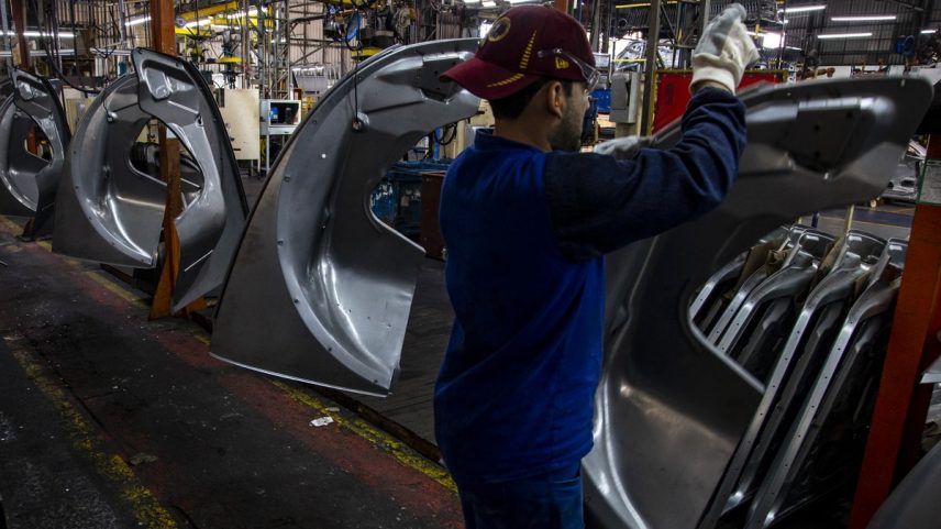 A atividade de produção de veículos automotores, reboques e carrocerias teve o maior impacto positivo, com alta de 2,4% (Foto: Edilson Dantas/Agência O Globo)