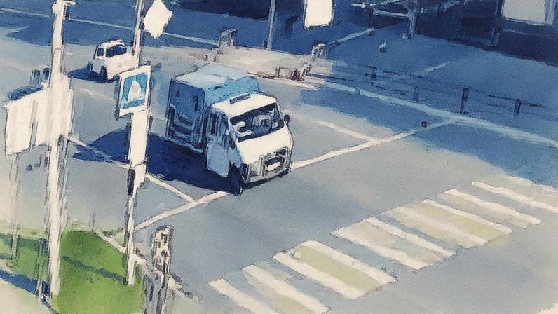 Momento em que drone atinge um veículo na cidade russa (Foto: AFP)