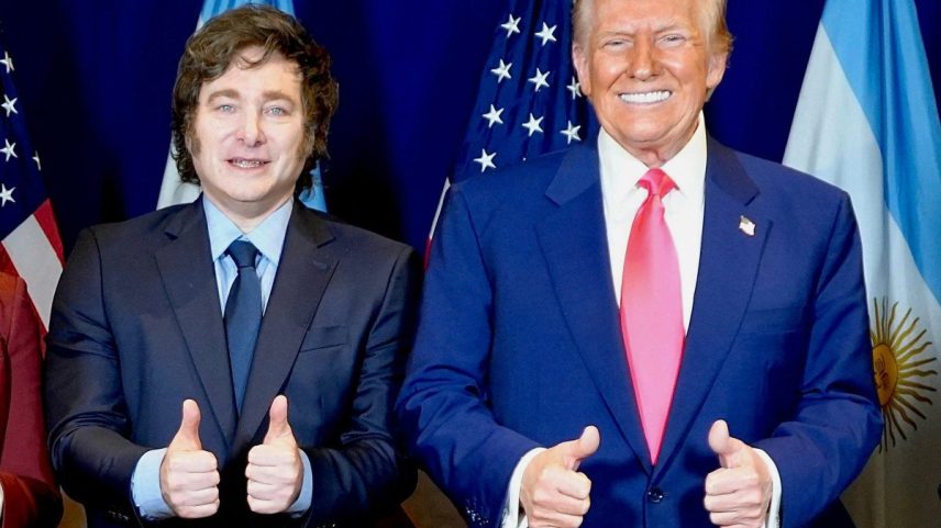 Milei e Trump: presidente argentino anunciou que já cumpriu 9 dos 16 requisitos necessários para tarifas recíprocas mais favoráveis (Foto: HANDOUT/Argentinian Presidency/AFP)