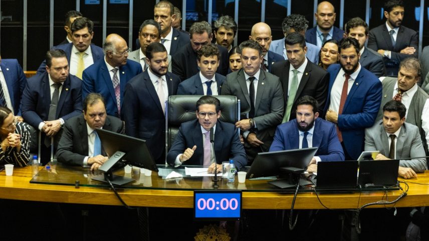 Hugo Motta abre a sessão da Câmara dos Deputados (Foto: Brenno Carvalho / Agência O Globo)
