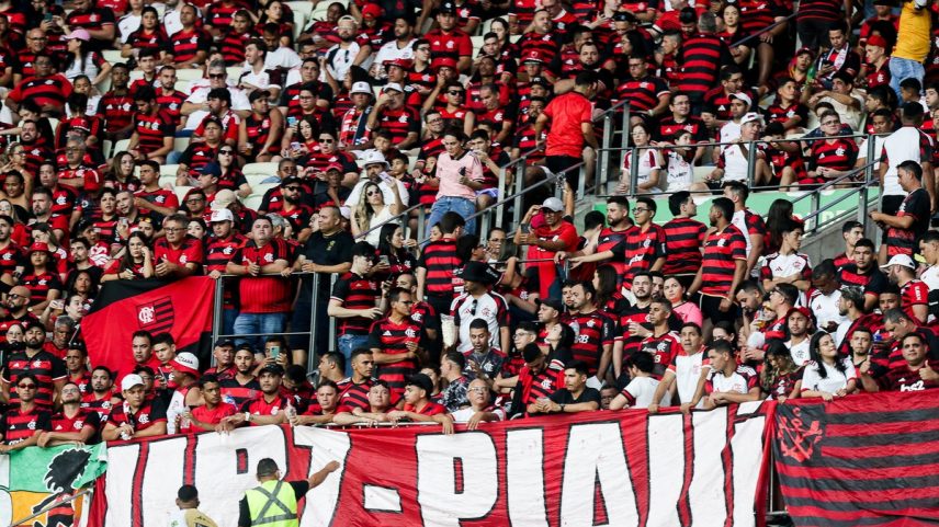 Torcida do Flamengo na Arena Castelão, em duelo contra o Ceará (Foto: Gilvan de Souza/Flamengo)