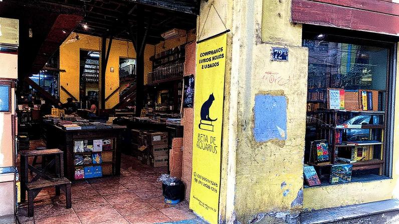 Sebo Beta de Aquarius que fica num casarão da Rua Buarque de Macedo, no Catete (Foto: Foto do leitor)