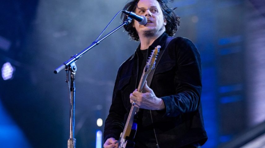 Jack White completou sua missão de longa data de assistir a um jogo em todos os 30 parques da MLB no último fim de semana, quando viu seu amado Tigers vencer os Phillies. (Foto: Reprodução)