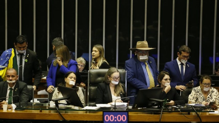 Deputados de oposição obstruem sessão no plenário da Câmara (Foto: Cristiano Mariz/Agência O Globo/05/08/2025)