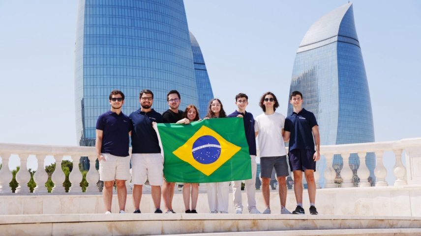 O Brasil não apenas brilhou no pódio, mas também em termos de inclusão e diversidade: boa parte da equipe foi composta por mulheres e 45% dos estudantes são oriundos de escolas públicas. (Foto: OBECON/Divulgação)