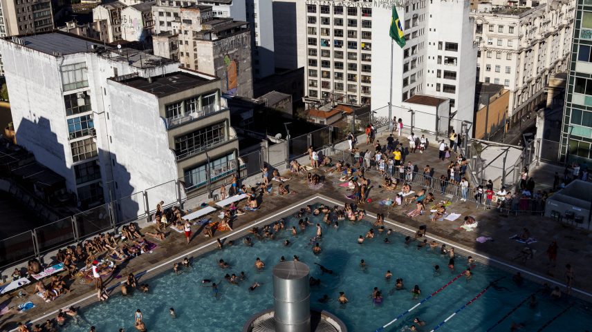 Piscina do Sesc 24 de Maio, em São Paulo (Foto: Rubens Cavallari - 7.set.2017/Folhapress)