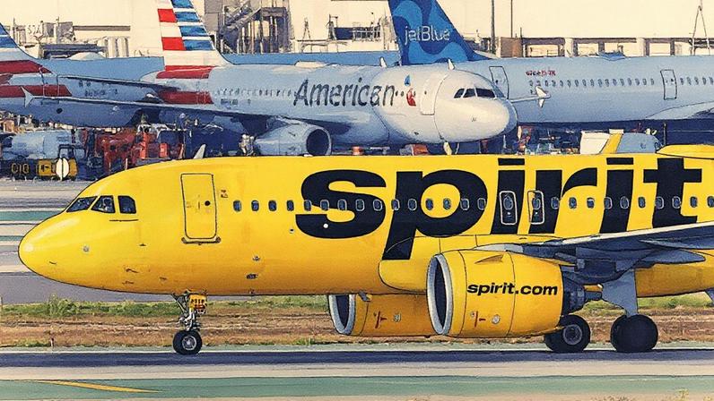 Um Airbus A320 da Spirit Airlines táxi no Aeroporto Internacional de Los Angeles após chegar de Boston em 1º de setembro de 2024, em Los Angeles, Califórnia. (Foto: Kevin Carter | Getty Images News | Getty Images)