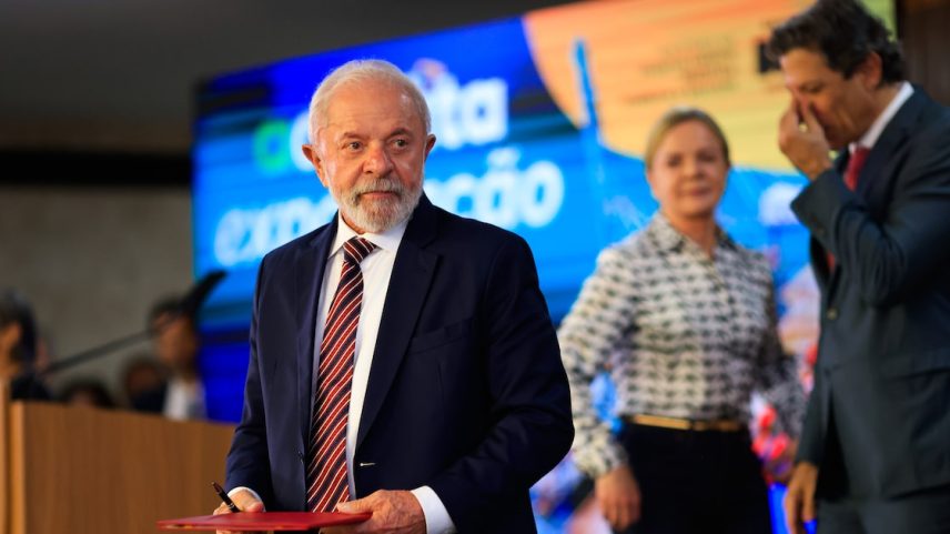 A Caixa sabe que me deve uma explicação. O ministro das Cidades me deve uma explicação, disse Lula sobre atraso na definição do programa Minha Casa Minha Vida para classe média (Foto: WILTON JUNIOR)