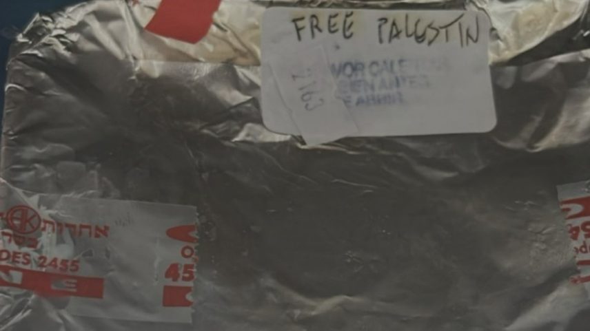 Passageiros de voo da Iberia encontram mensagem 'Free Palestine' em bandejas de comida judaica (Foto: Reprodução)
