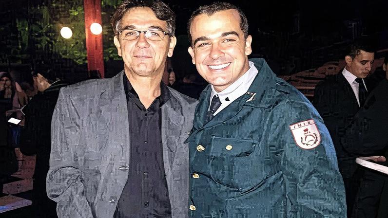 Paulo Rogério (de farda) ao lado do pai (Foto: Reprodução redes sociais)