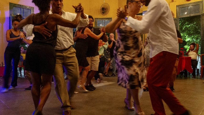 Cozinha da Gafieira. O baile Quinta Bandida é quinzenal, às 19h (Foto: Alexandre Cassiano)