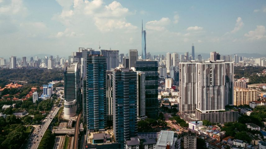 Kuala Lumpur: na última década, a Malásia se tornou uma das maiores fabricantes de painéis solares do mundo, mas atualmente restam apenas duas fabricantes (Foto: Amrita Chandradas/NYT)