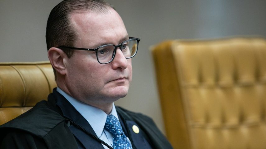 Cristiano Zanin, Ministro do Supremo Tribunal Federal (STF), no Plenário do STF durante julgamento sobre responsabilização das redes sociais (Foto: Brenno Carvalho / Agência O Globo)