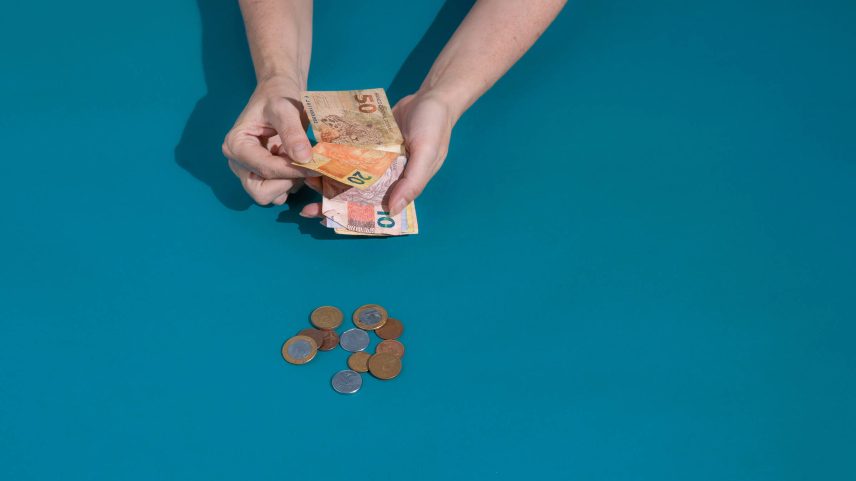 Abono é de até um salário mínimo, de acordo com a quantidade de meses trabalhados em 2023 (Foto: Gabriel Cabral/Folhapress)