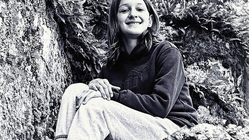 Menina de 11 anos, Genevieve Bisek, que foi ferida em um tiroteio na Igreja da Anunciação em Minneapolis (Foto: Reprodução)