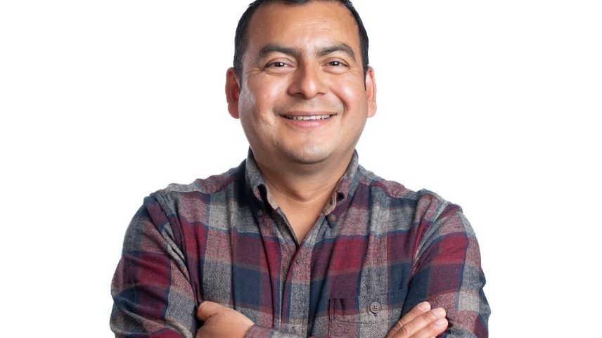 O diretor de política migratória de Faith in Action, Omar Ángel Pérez. (Foto: Reprodução)
