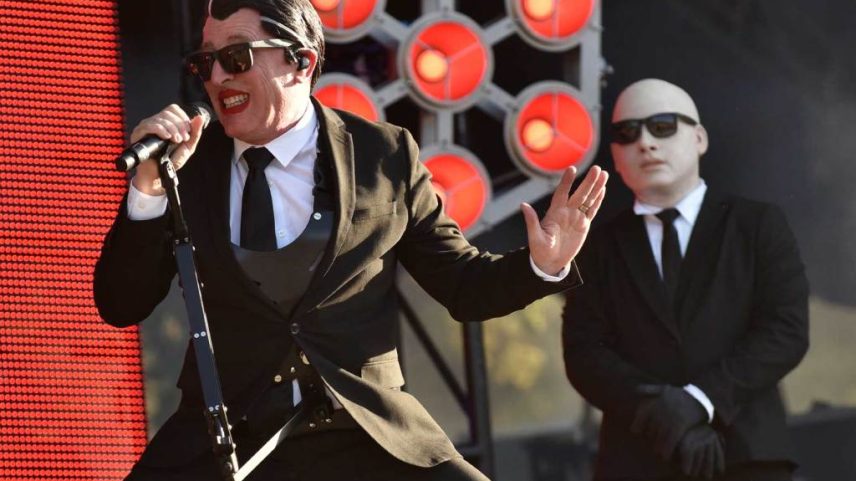 Maynard James Keenan está longe de ser o único artista a proibir celulares em seus shows ao vivo, e agora ele expandiu a razão por trás dessa decisão. (Foto: Reprodução)