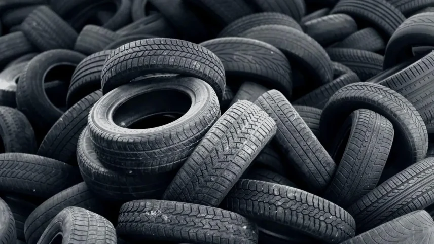 O Reino Unido gera cerca de 50 milhões de pneus descartados a cada ano (Foto: Getty Images)