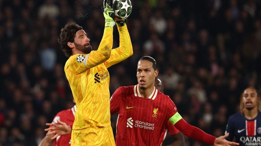 Alisson deixa turnê de pré-temporada do Liverpool por questões pessoais (Foto: FRANCK FIFE / AFP)