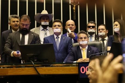 Bolsonaristas protestam na Câmara dos Deputados, em 5 de agosto de 2025. (Foto: José Cruz/Agência Brasil)