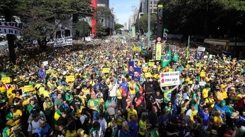 Trinta e sete mil pessoas estiveram na Avenida Paulista e lotaram três quarteirões mesmo após o tarifaço de Trump contra o Brasil (Foto: Felipe Rau/Estadão)
