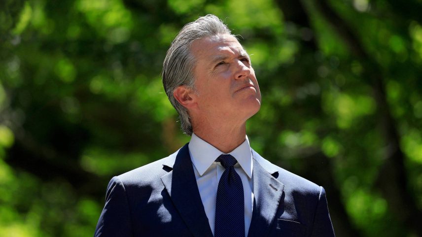 Governador da Califórnia, Gavin Newsom, durante entrevista na cidade de Sacramento (Foto: Justin Sullivan - 25.jul.25/Getty Images via AFP)