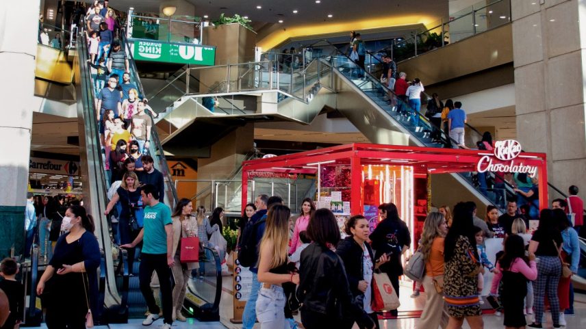 RETOMADA - Shopping em São Paulo: o varejo conta com o crédito mais barato para acelerar as vendas (Foto: Kevin David/A7 Press/Ag. O Globo)