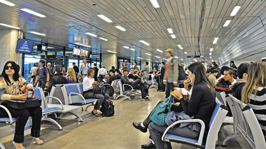 saguão do aeroporto de Confins, em Belo Horizonte (Foto: Jonas Oliveira/Placar/VEJA)