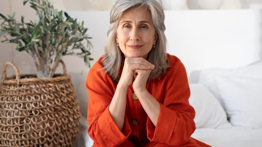 Menopausa traz desafios mas também muitas oportunidades de revisão (Foto: Freepik)