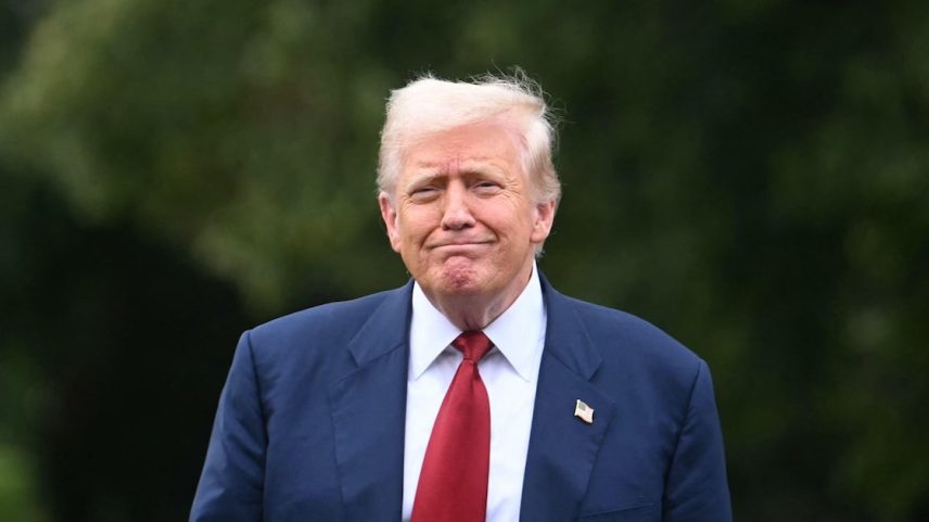 O presidente dos EUA, Donald Trump, fala com repórteres na Casa Branca (Foto: Jim Watson/AFP)