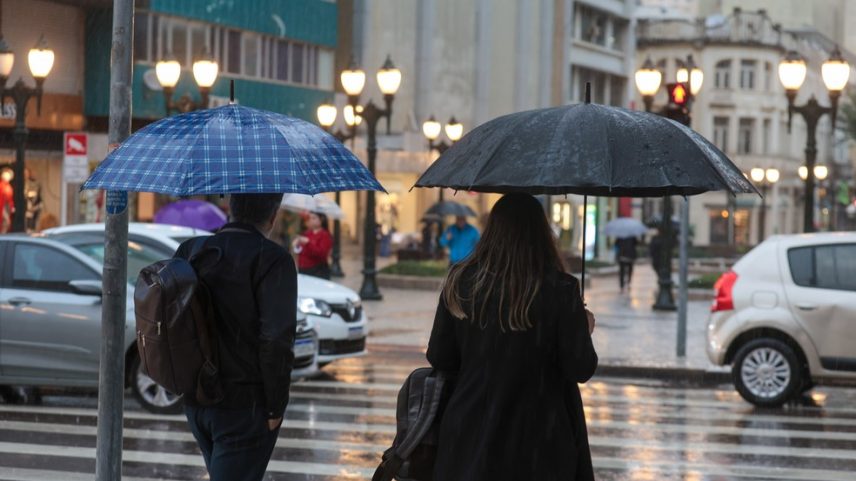 Paraná e Santa Catarina ainda devem ter chuva por conta da frente fria. (Foto: Geraldo Bubniak/AEN)