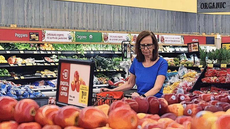 Pessoas fazem compras em um supermercado em Rockville, Maryland, em 18 de julho de 2025. (Foto: Sha Hanting | China News Service | VCG | Getty Images)