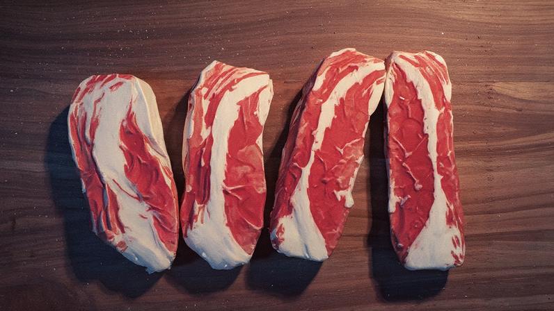 O mecanismo dos amaciantes de carnes é estratégico, não milagroso (Foto: Kelsey Todd/Unsplash)