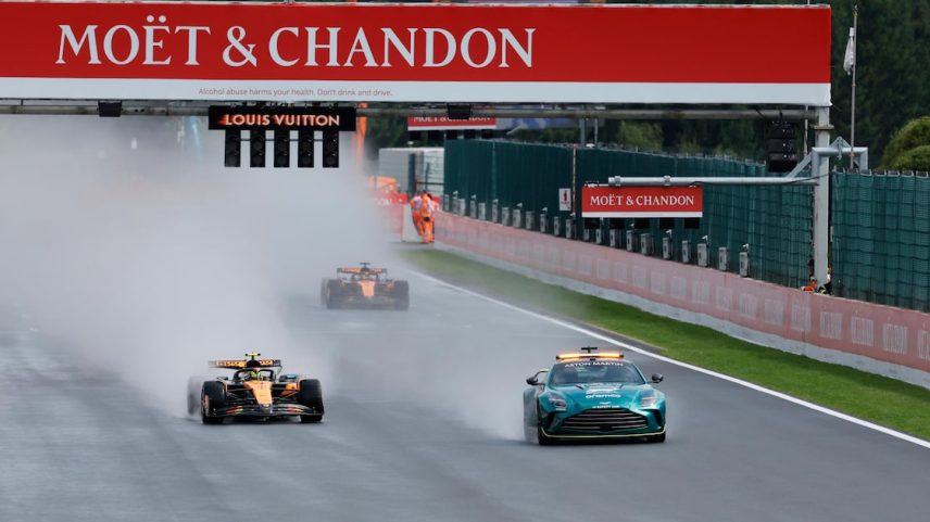 GP da Bélgica de F1 foi marcado por chuva e corrida teve início atrasado. (Foto: Geert Vanden Wijngaert/AP)